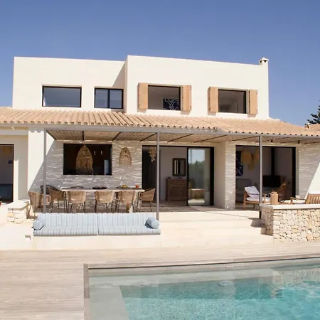 Modern With Private Pool And Sea Views Holiday home